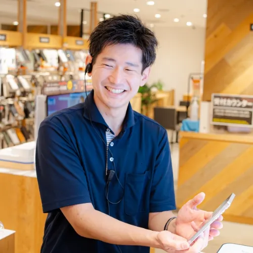 auショップで働くスタッフ